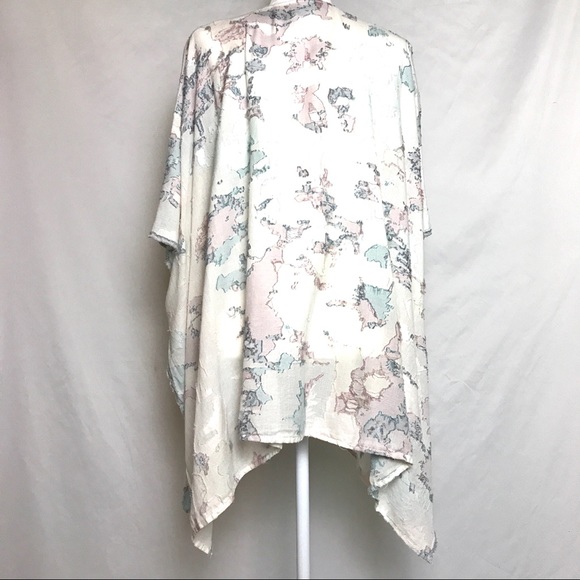 Kimono.... really unique - Picture 2 of 3